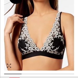 Wacoal black and white lace soft bra. Size 32. Exquisite!